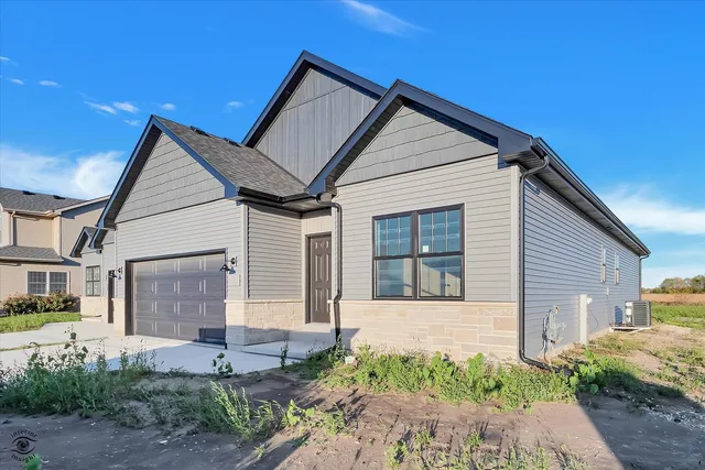 $369,000 | 1175 Farmstone Drive, Diamond, IL 60416