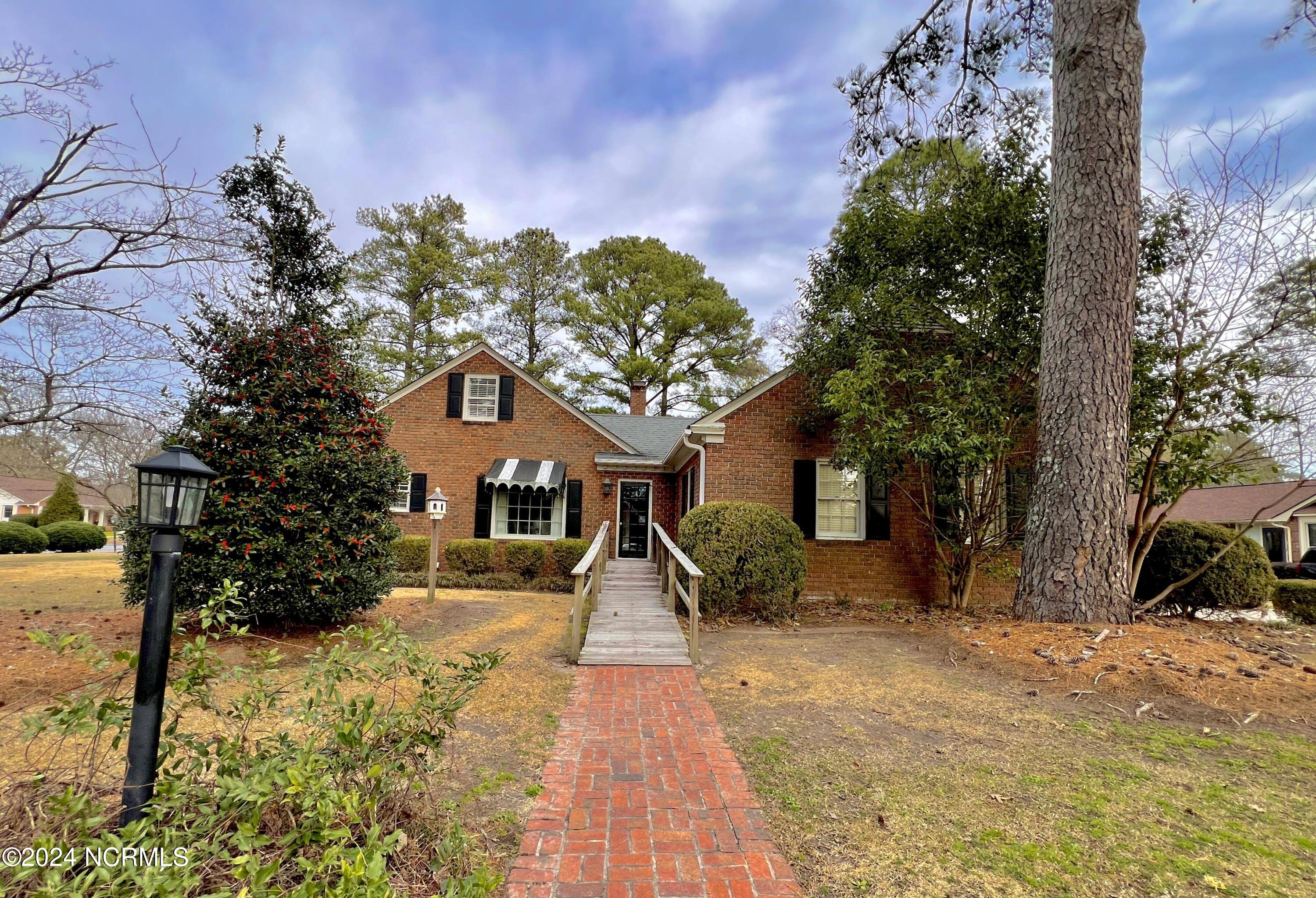 1401 Greenbriar Road Kinston, NC 28501 - Photo 6 of 91 414027753_1191229018520657_1556543092878