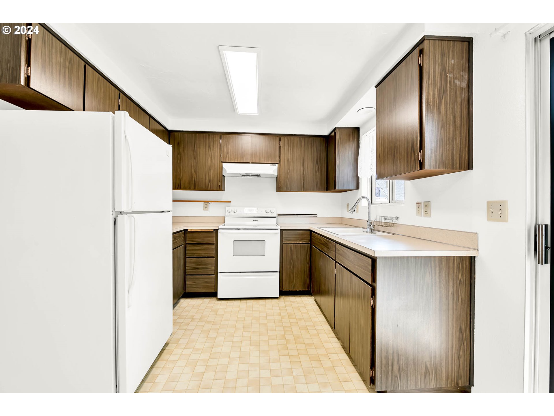 6112 Main Street Springfield, OR 97478 - Photo 10 of 47 a kitchen with a sink a refrigerator and a oven