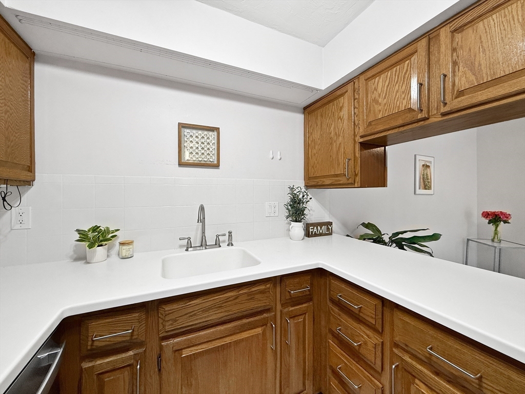 340 Sunderland Road, Unit 24 Worcester, MA 01604 - Photo 8 of 23 Gallery Image 8