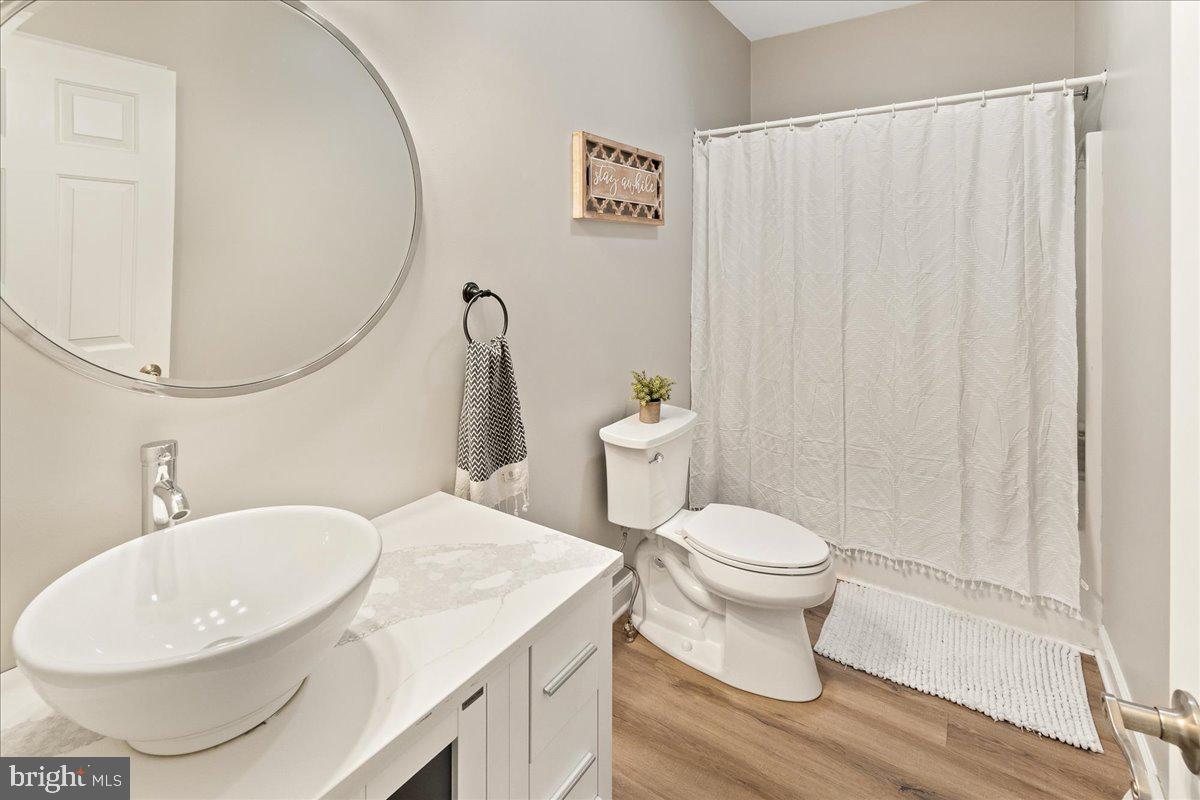 5131 Woodville Road Mount Airy, MD 21771 - Photo 41 of 92 Bedroom #1 en-suite bath