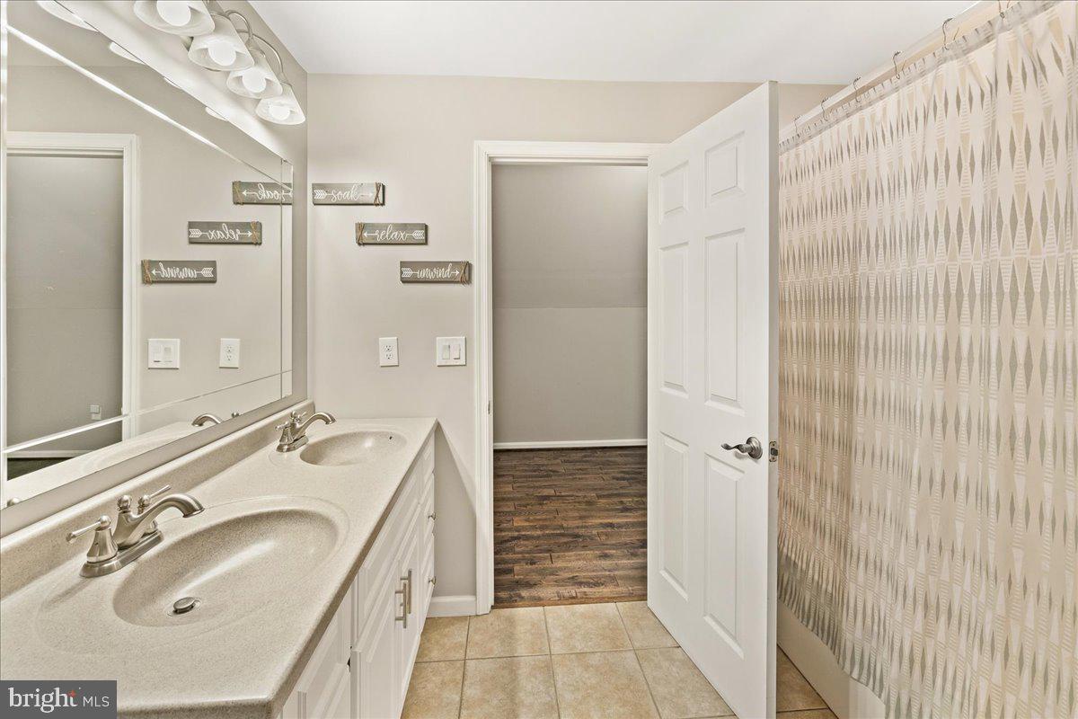5131 Woodville Road Mount Airy, MD 21771 - Photo 47 of 92 Upstairs Hall Bath