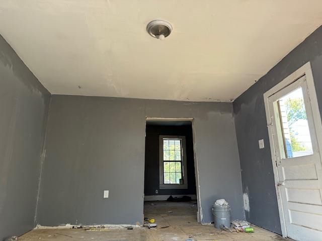 177 Modder Avenue Memphis, TN 38109 - Photo 5 of 16 a view of an empty room and window