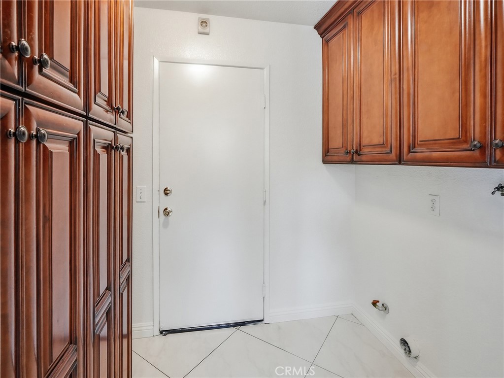 15689 Swan Road Fontana, CA 92337 - Photo 20 of 35 Laundry Room