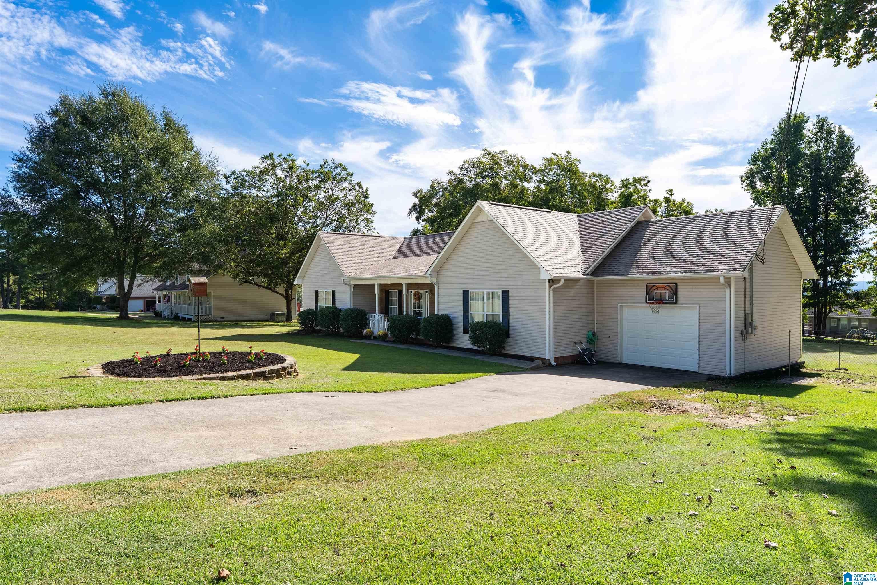 75 Chestnut View Hayden, AL 35079 - Photo 2 of 33 Gallery Image 2