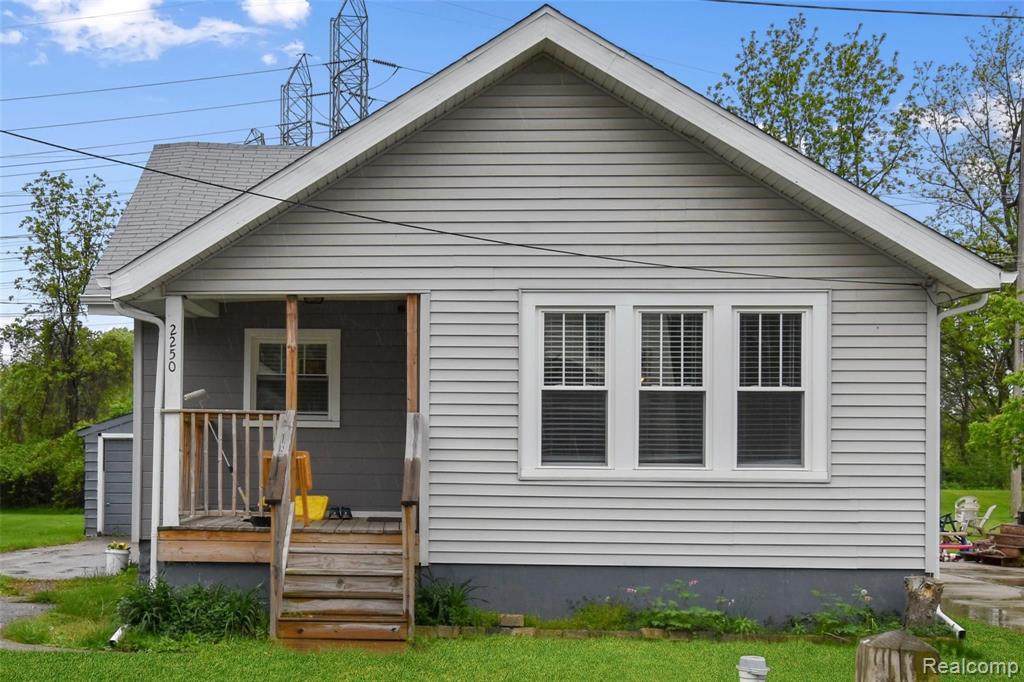 2250 Red Arrow Road Burton, MI 48529 - Photo 1 of 11