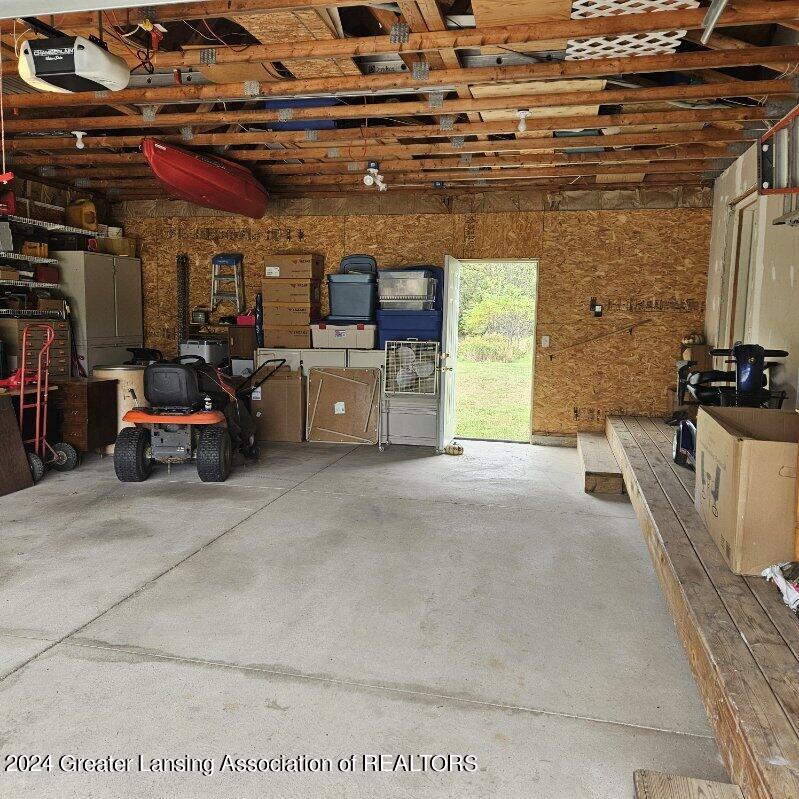 1205 North Chester Road Charlotte, MI 48813 - Photo 35 of 38 Garage