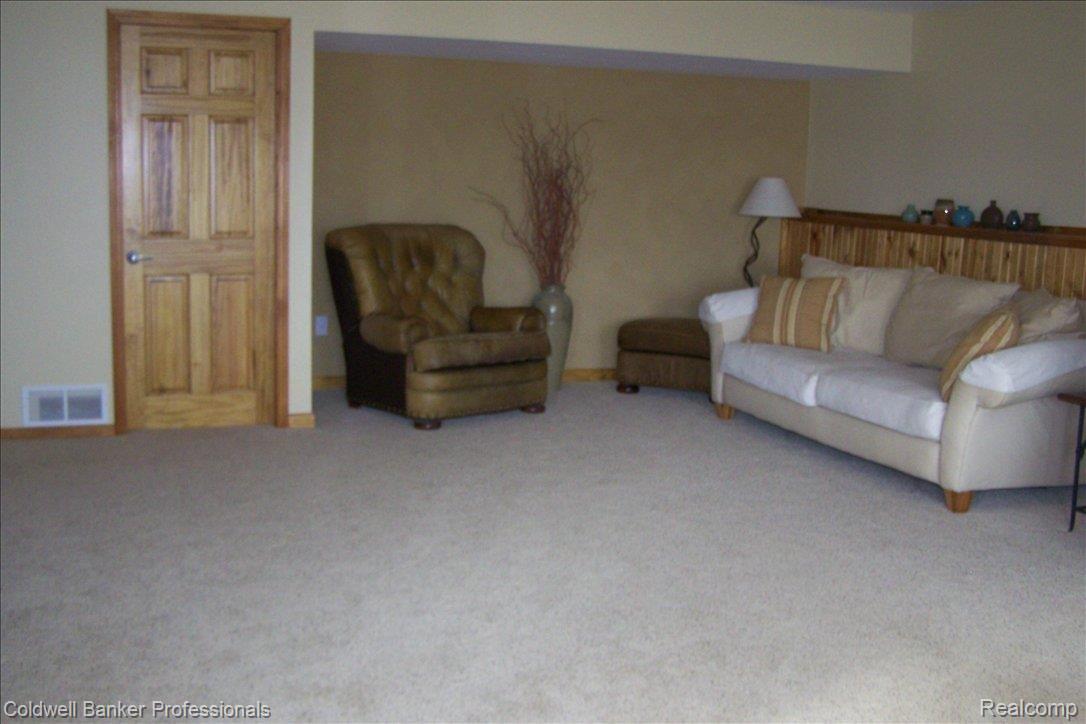 15501 Whitaker Road Linden, MI 48451 - Photo 9 of 22 SPACIOUS FAMILY ROOM