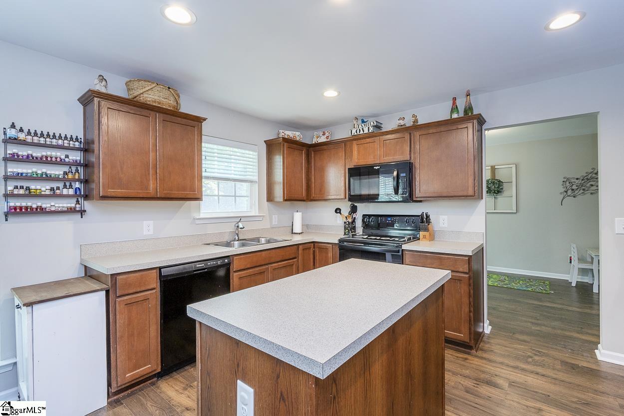 108 Agnew Road Starr, SC 29684 - Photo 11 of 40 Eat-in kitchen with generous island, black appliances and pantry.