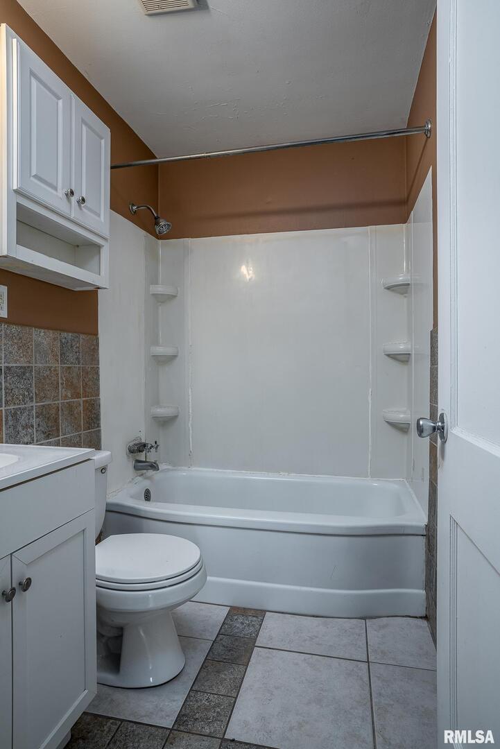 1310 39th Street Moline, IL 61265 - Photo 14 of 18