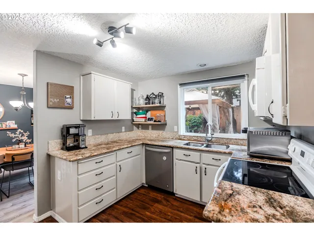 $625,000 | 14574 Southeast Lone Pine Drive, Clackamas, OR 97015