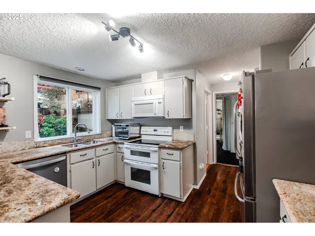 $625,000 | 14574 Southeast Lone Pine Drive, Clackamas, OR 97015