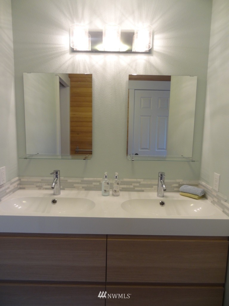 3334 Perry Avenue Bremerton, WA 98310 - Photo 13 of 25 Gallery Image 13