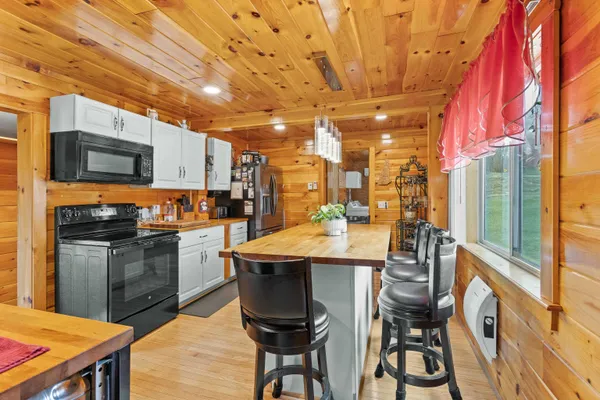 $250,000 | 243 Centre Street, Sullivan, NH 03445