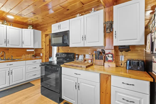 $250,000 | 243 Centre Street, Sullivan, NH 03445
