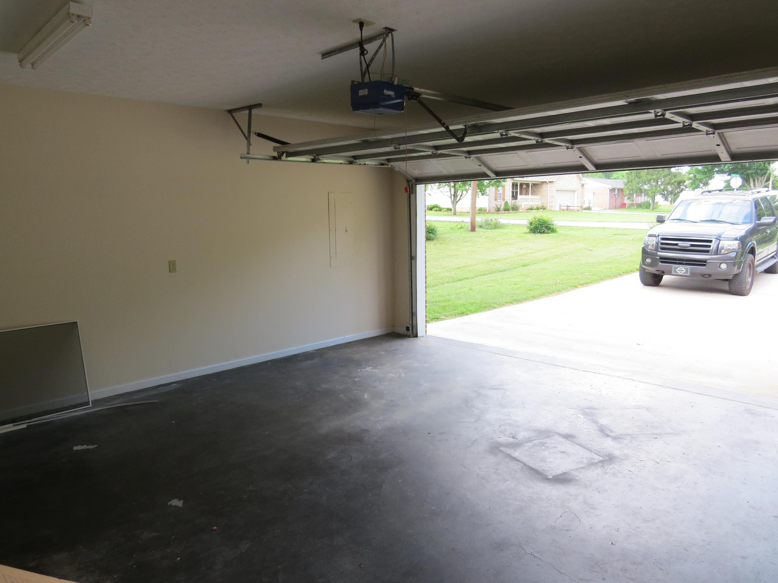155 West Mountain View Road Corryton, TN 37721 - Photo 26 of 29 Large 2 Car Garage