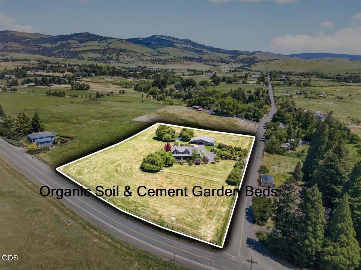39 East Valley View Road Ashland, OR 97520 - Photo 2 of 73 72-72