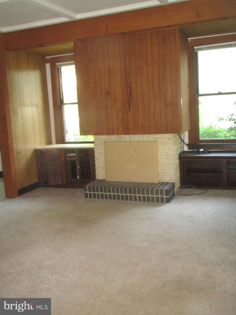 212 South Camp Meade Road Linthicum, MD 21090 - Photo 2 of 15 Living Room