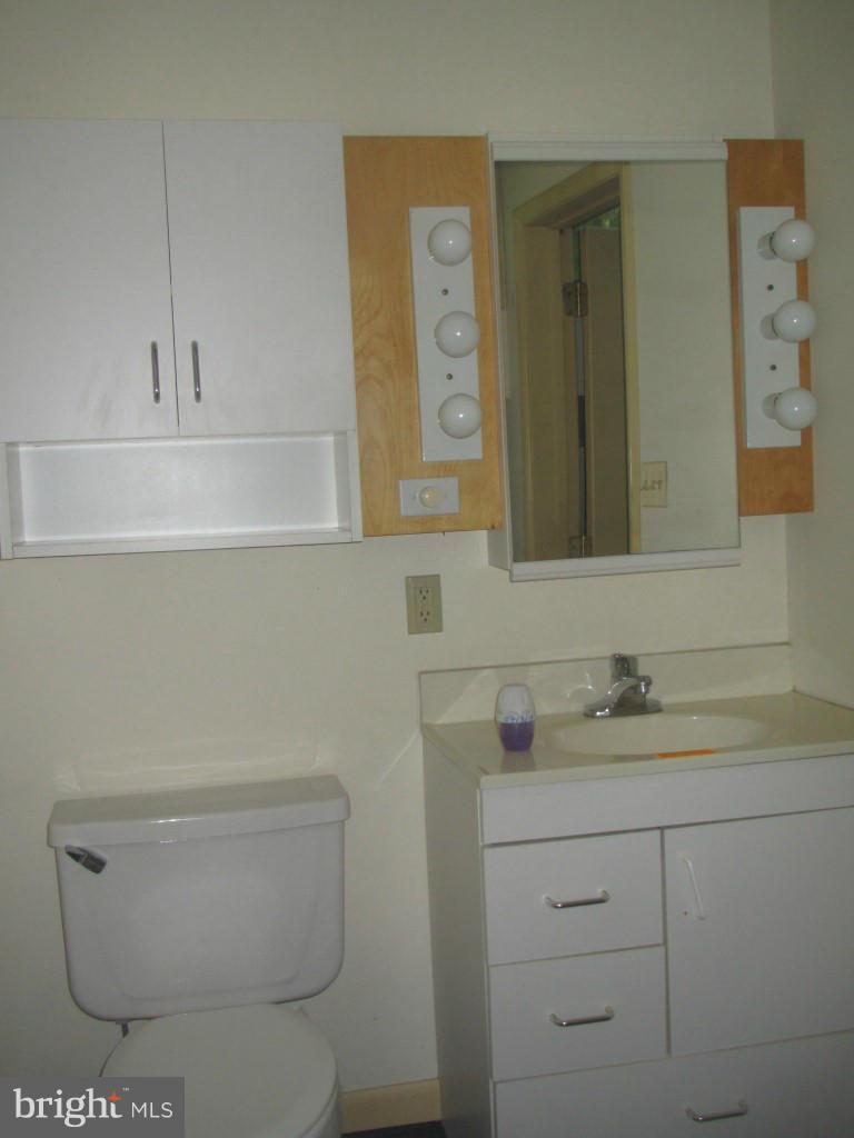 212 South Camp Meade Road Linthicum, MD 21090 - Photo 6 of 15 Bath