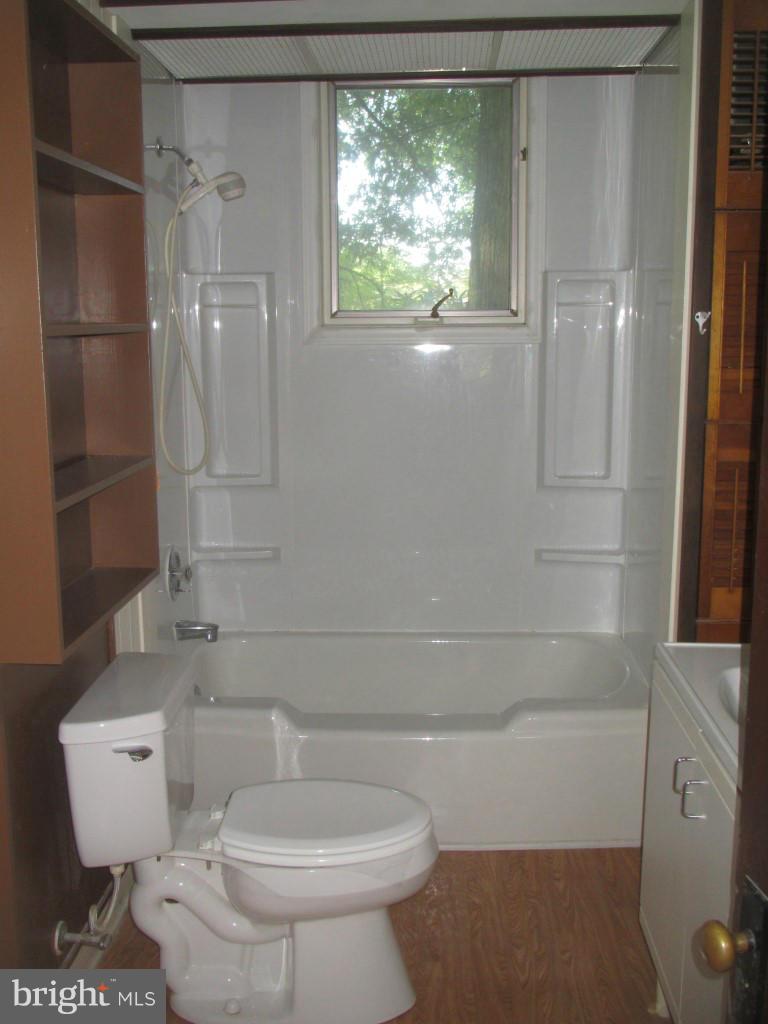 212 South Camp Meade Road Linthicum, MD 21090 - Photo 7 of 15 Bath