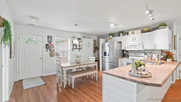 $270,000 | 3 Mary Drive, Kaiser, MO 65047