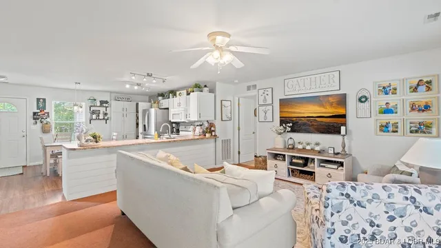 $275,000 | 3 Mary Drive, Kaiser, MO 65047