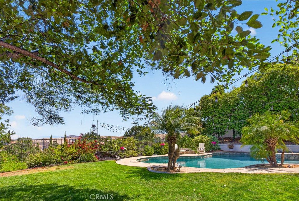 31928 Cercle Chambertin Temecula, CA 92591 - Photo 59 of 74 a view of a garden
