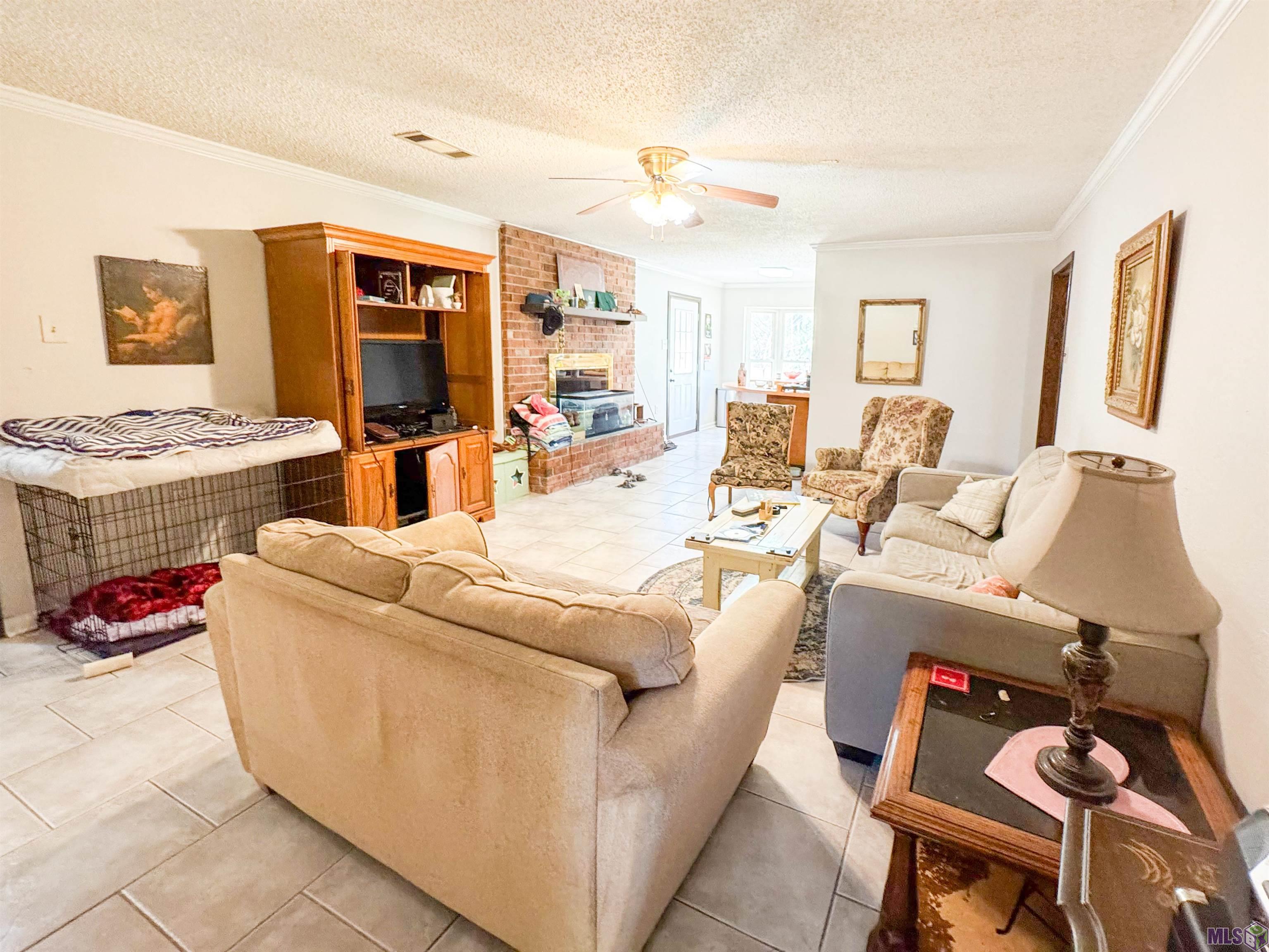 17 Silman Avenue Hammond, LA 70401 - Photo 4 of 19 Living Room