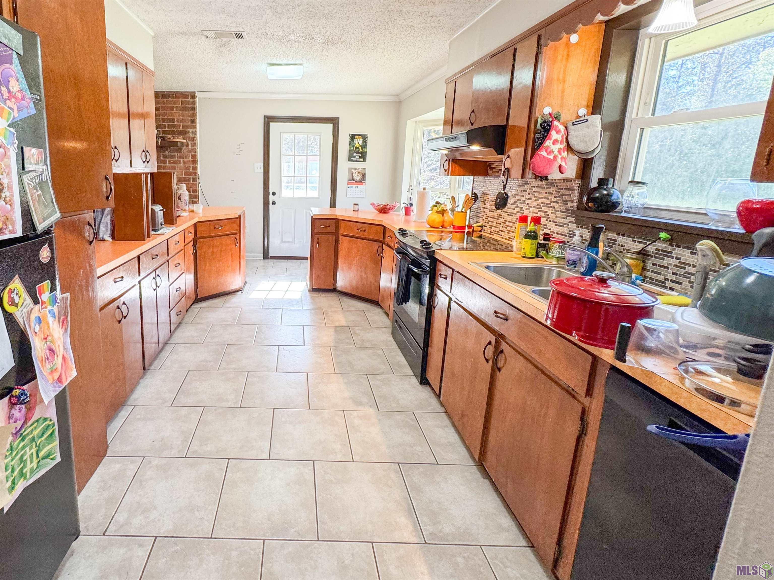 17 Silman Avenue Hammond, LA 70401 - Photo 6 of 19 Kitchen