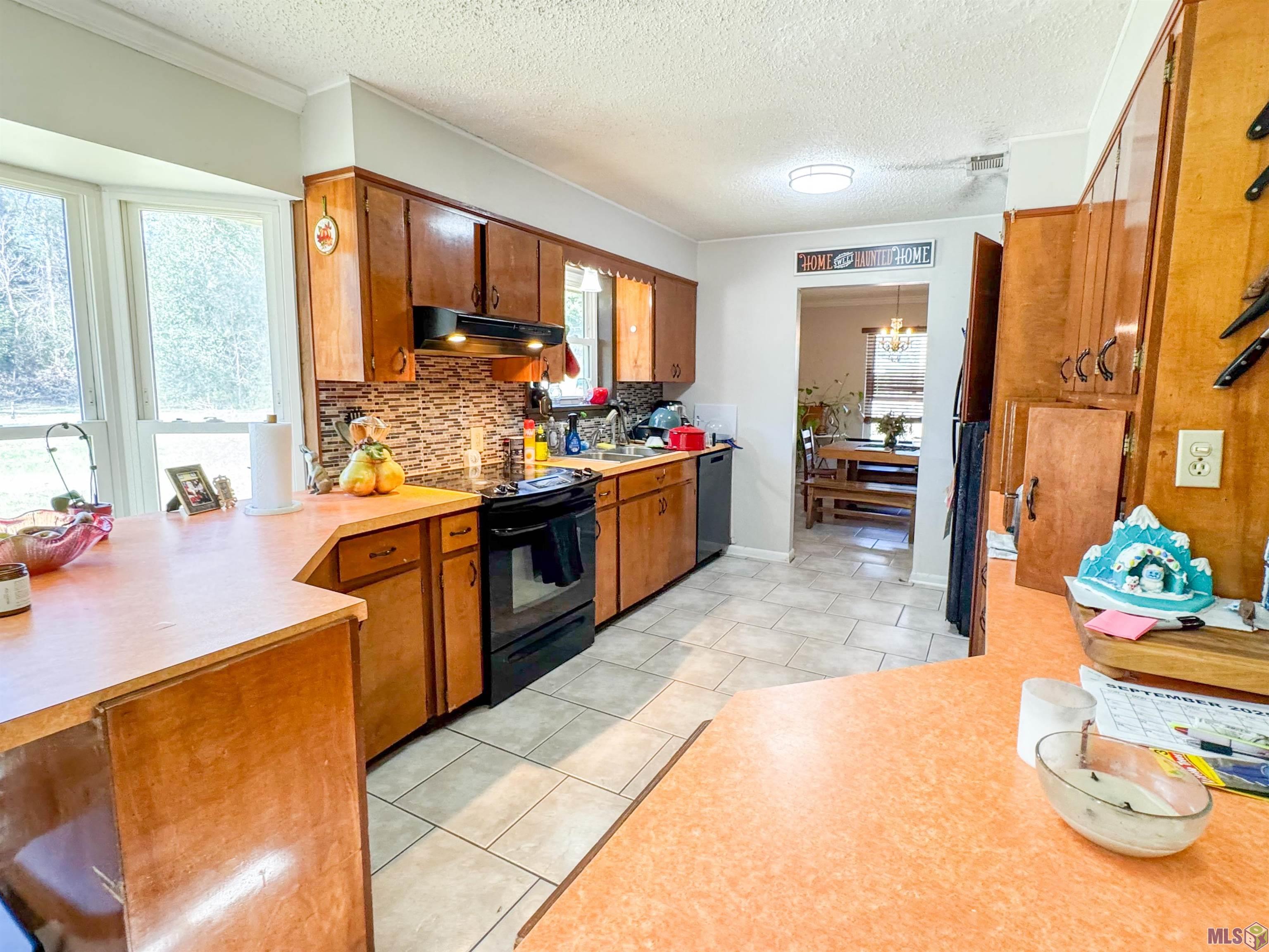 17 Silman Avenue Hammond, LA 70401 - Photo 7 of 19 Kitchen