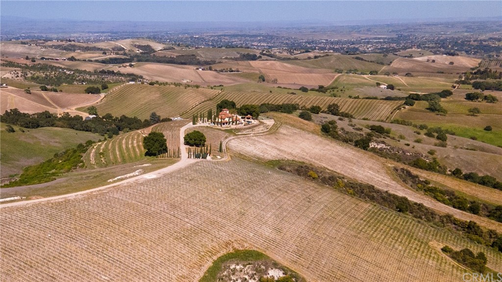 2380 Live Oak Road Paso Robles, CA 93446 - Photo 11 of 20 view of city and ocean