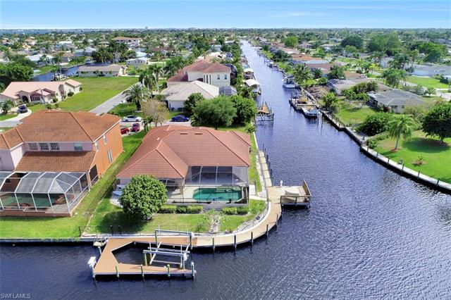 10,000 lb boat lift as well as docking for large yacht on other canal with shore power kit.