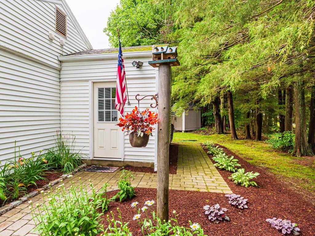 8 Mark Road Sharon, MA 02067 - Photo 4 of 24 Gallery Image 4