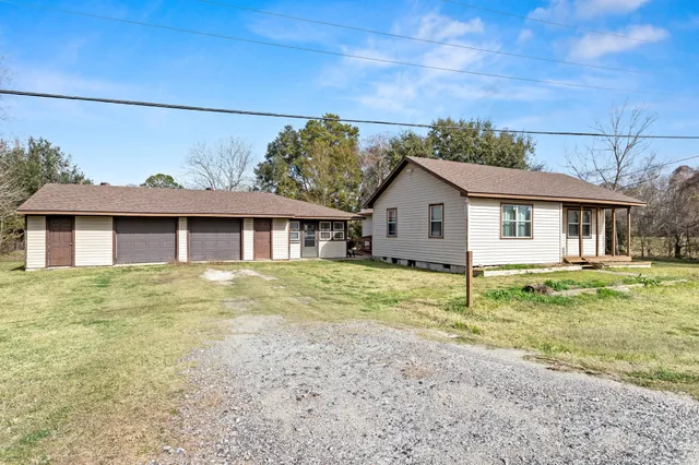 $180,000 | 606 Ave A, Winnie, TX 77665