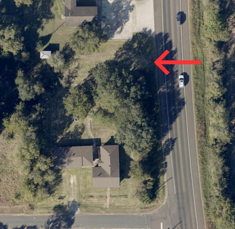 606 Ave A Winnie, TX 77665 - Photo 27 of 27 Additional driveway access