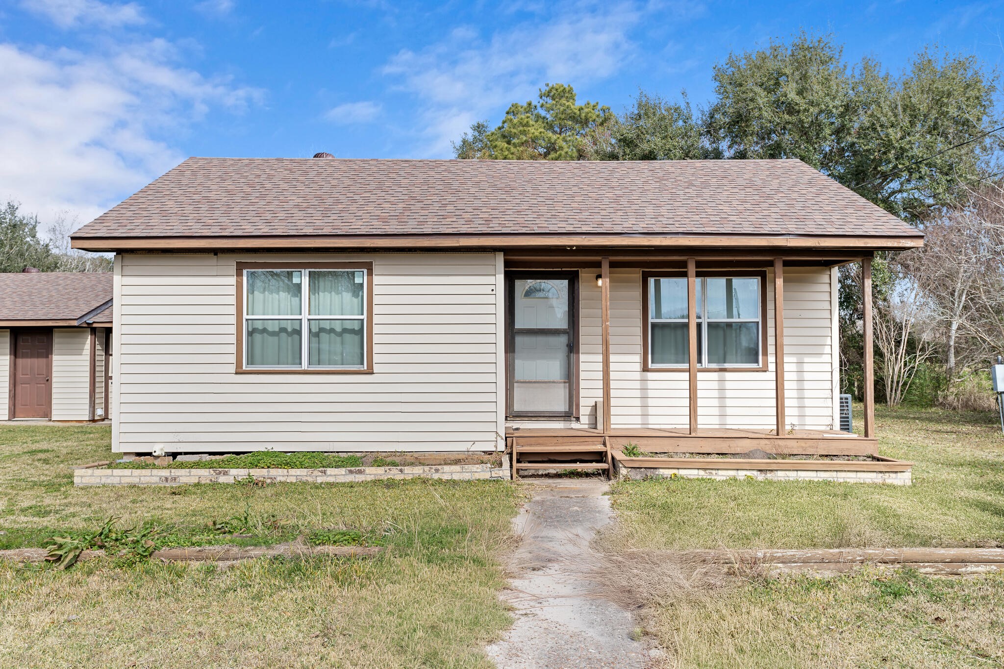 606 Ave A Winnie, TX 77665 - Photo 3 of 27