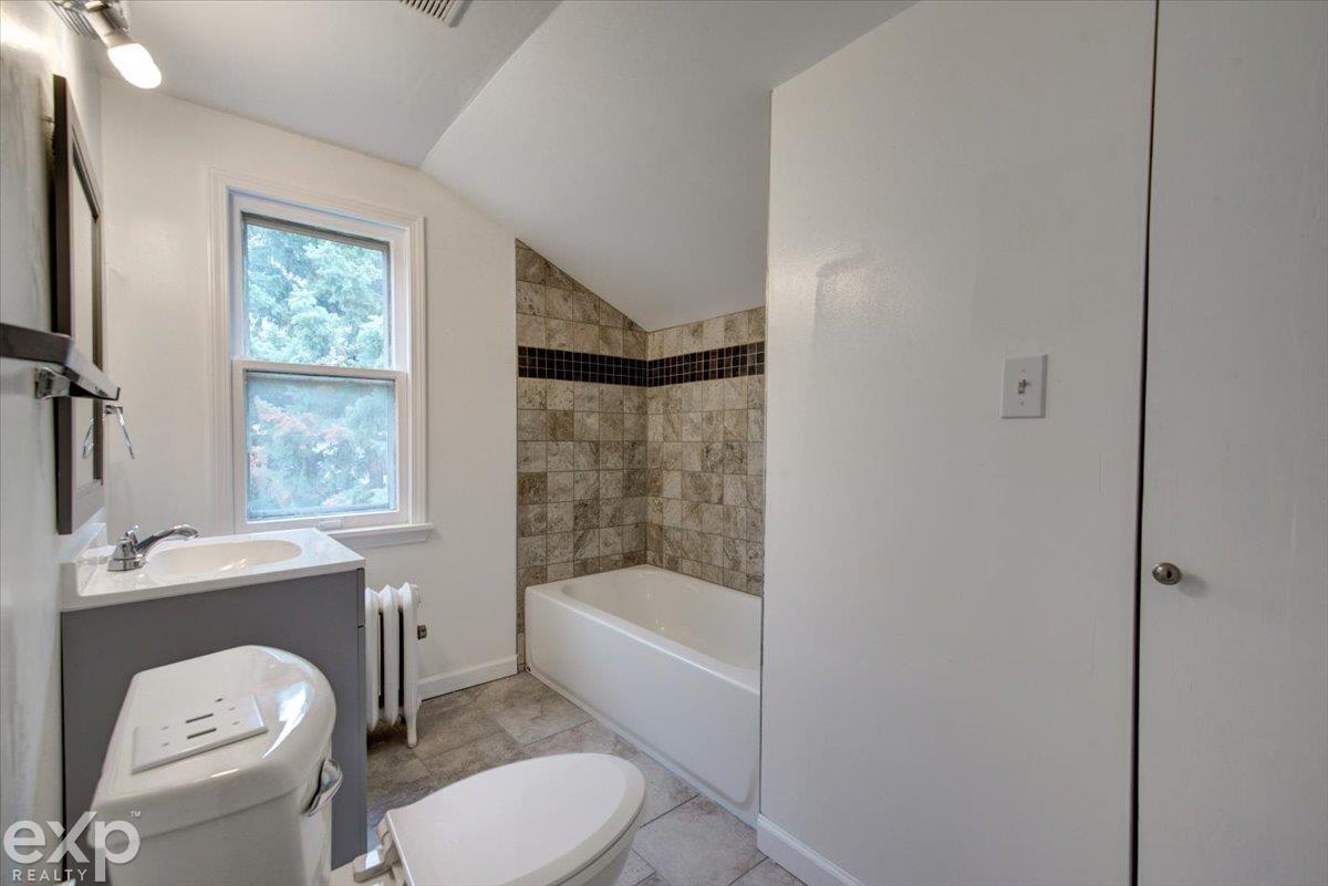 16157 Stephens Eastpointe, MI 48021 - Photo 27 of 32 Gallery Image 27