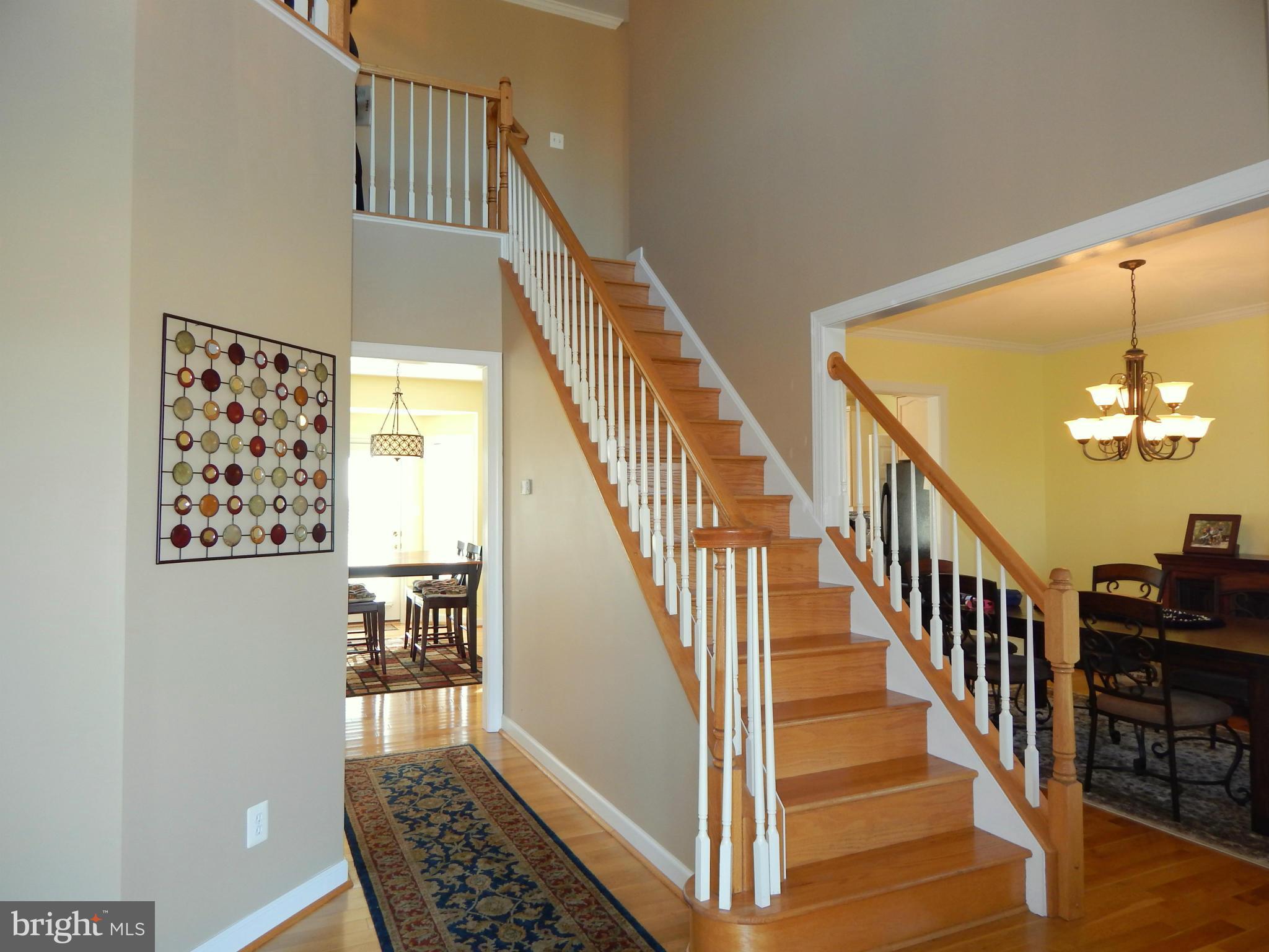 2-Story Foyer with Upper Level Overlook
