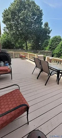 $450,000 | 2660 North Oak Lane, West Point, VA 23181