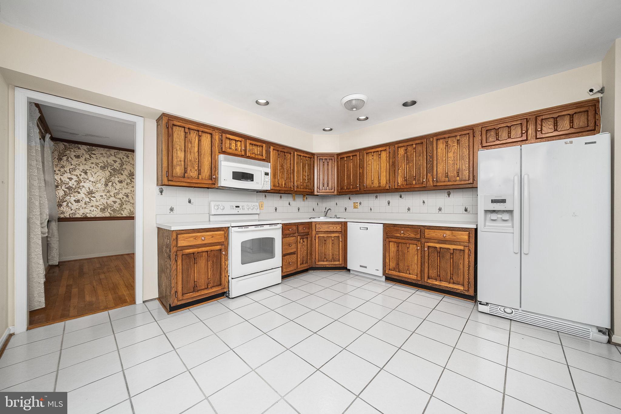 8114 Langbrook Road Springfield, VA 22152 - Photo 7 of 25 Kitchen