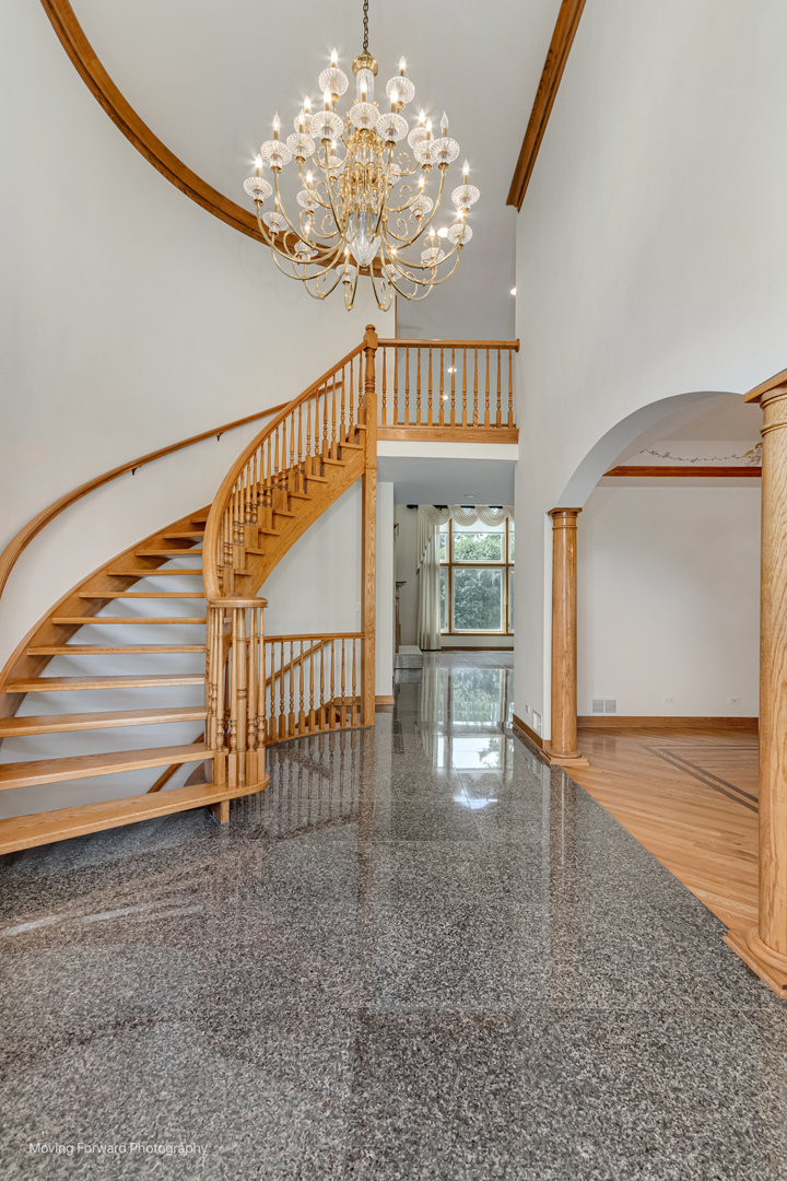 1773 Whispering Court Addison, IL 60101 - Photo 4 of 46 Gallery Image 4