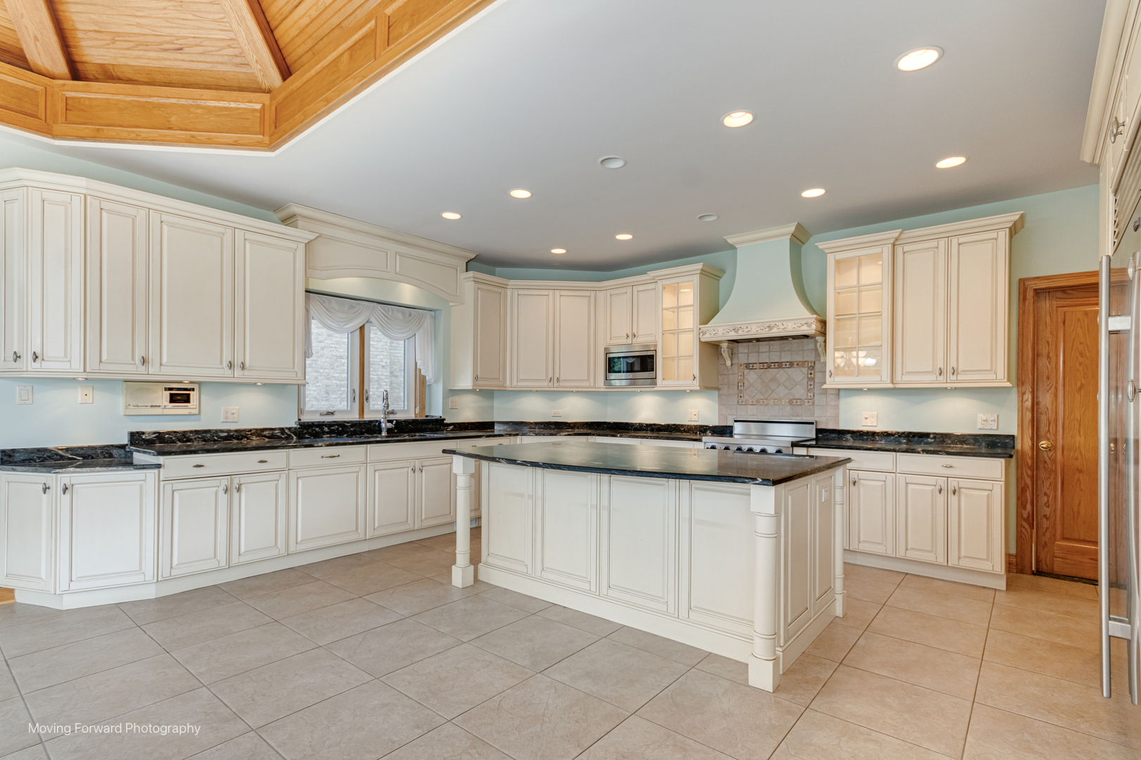 1773 Whispering Court Addison, IL 60101 - Photo 10 of 46 Gallery Image 10