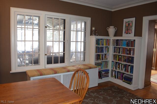 3003 Eaton Road Shaker Heights, OH 44122 - Photo 5 of 25 1st floor family room with built in, wood floors and opens to the library.