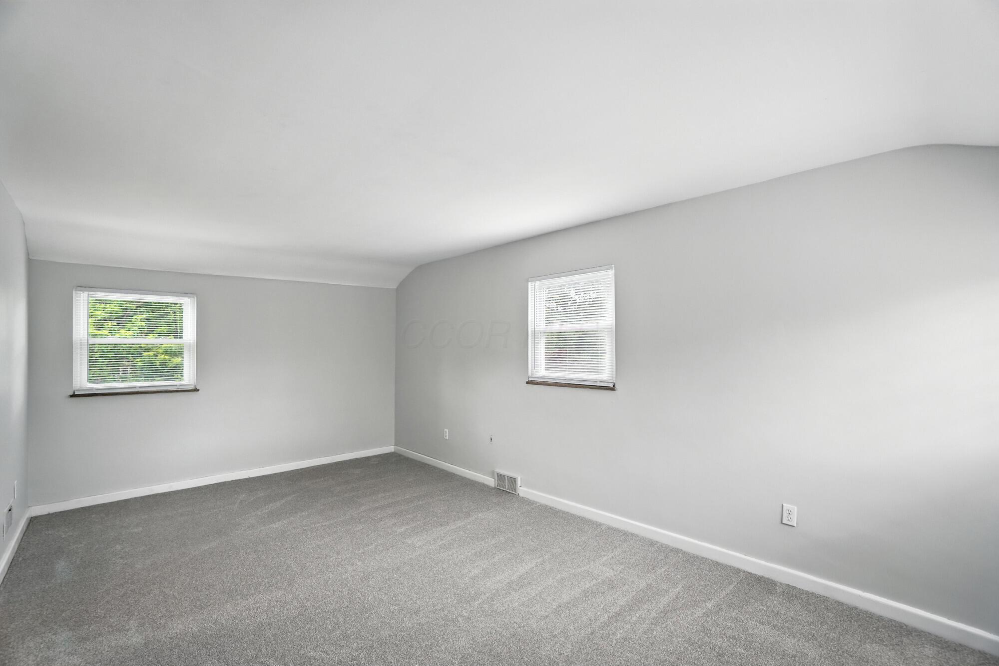 2079 Inchcliff Road Columbus, OH 43221 - Photo 23 of 36 024