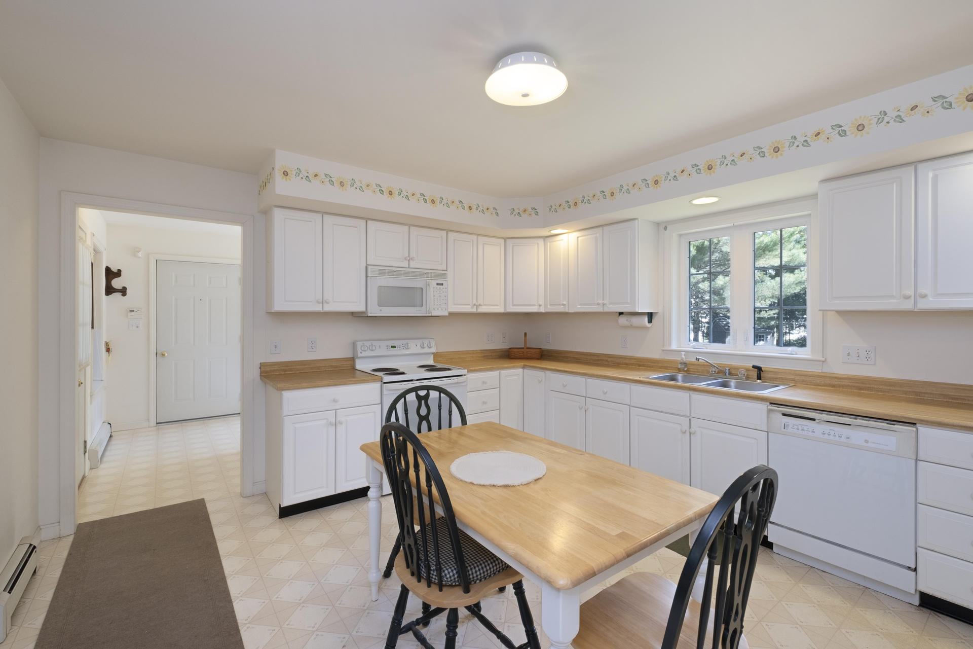 95 Cat Mousam Road Kennebunk, ME 04043 - Photo 3 of 18 005-photo-kitchen-7305209