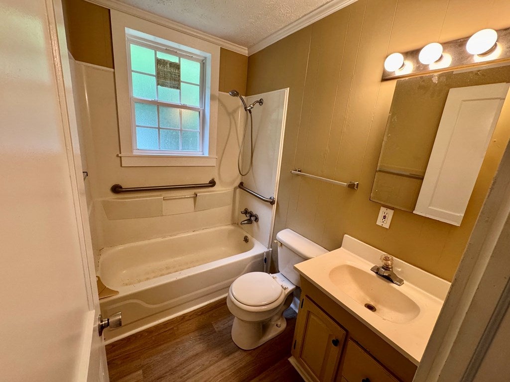 268 Evergreen Road Clarksville, VA 23927 - Photo 28 of 37 284- Bath