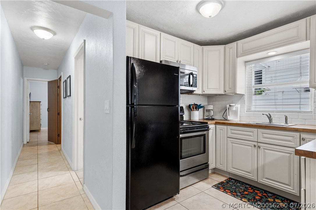 657 Southwest Cleveland Avenue Stuart, FL 34994 - Photo 18 of 34 Unit C Kitchen
