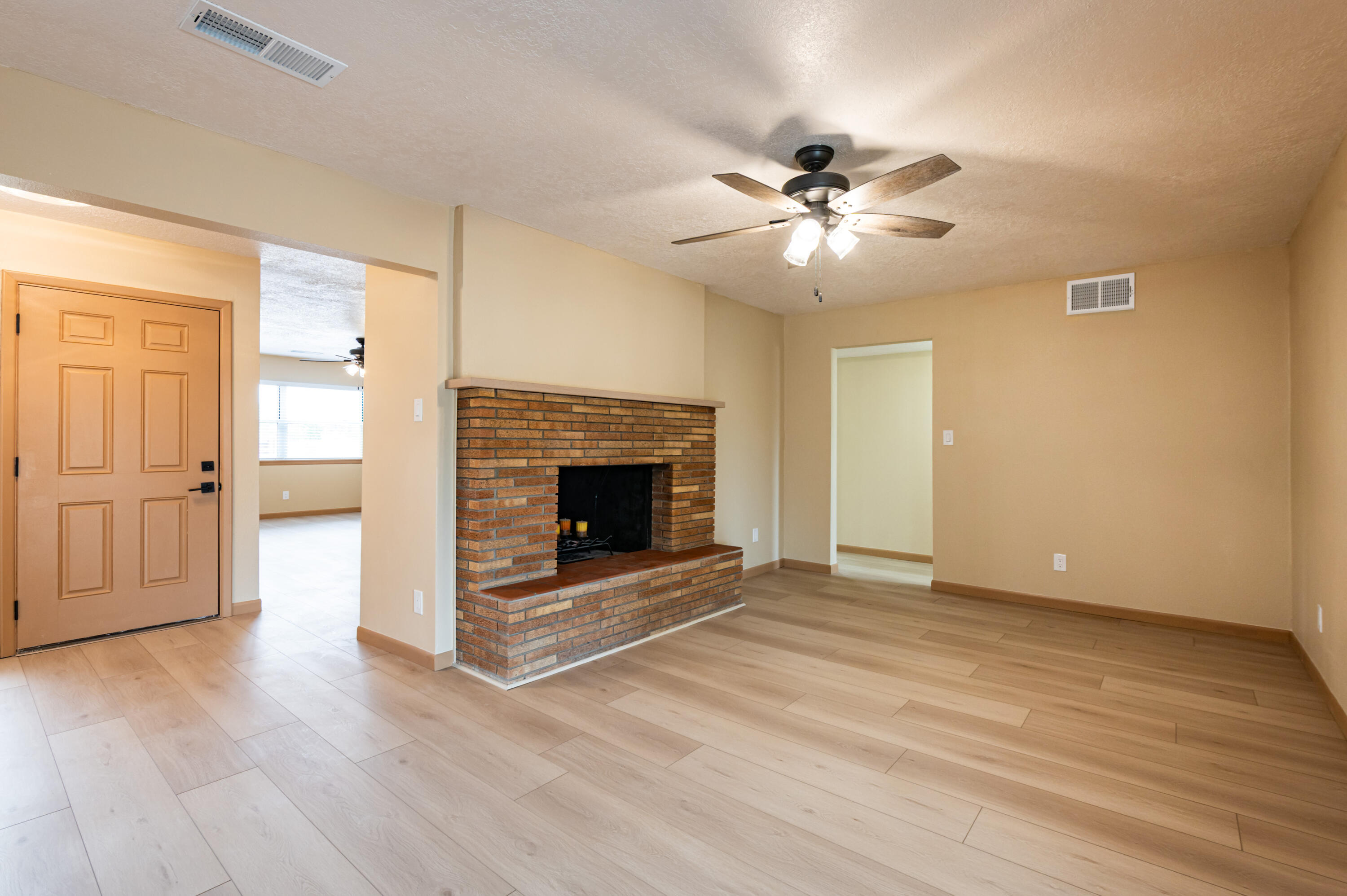 672 Coronado Road Corrales, NM 87048 - Photo 10 of 28 Gallery Image 10