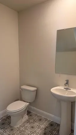 a view of empty room with window