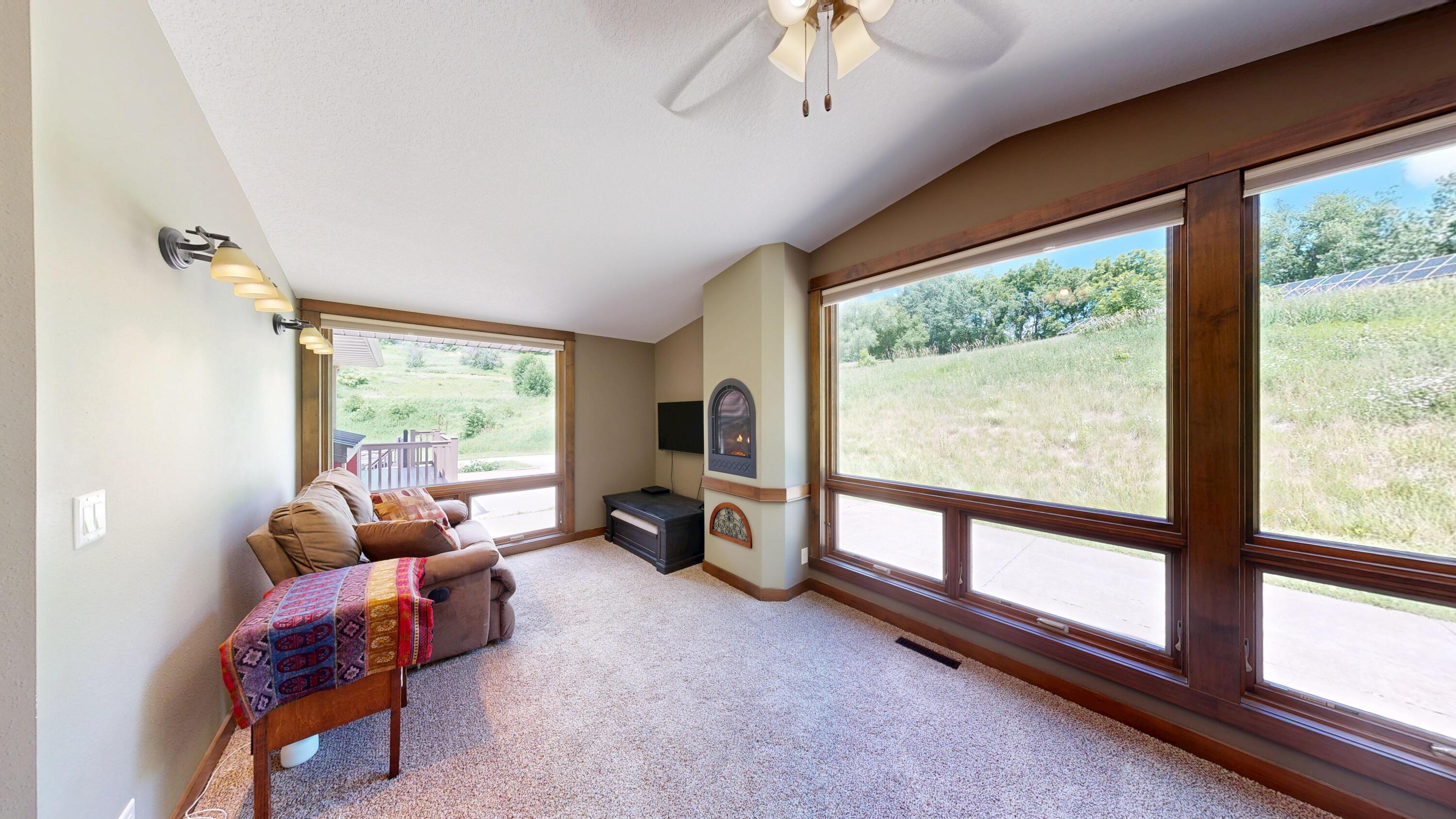 580 Skunk Hollow Road La Crescent, MN 55947 - Photo 22 of 83 Master Bedroom